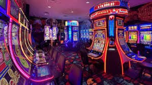 Dealer Monopoly Live mempersiapkan spin di studio angsa88